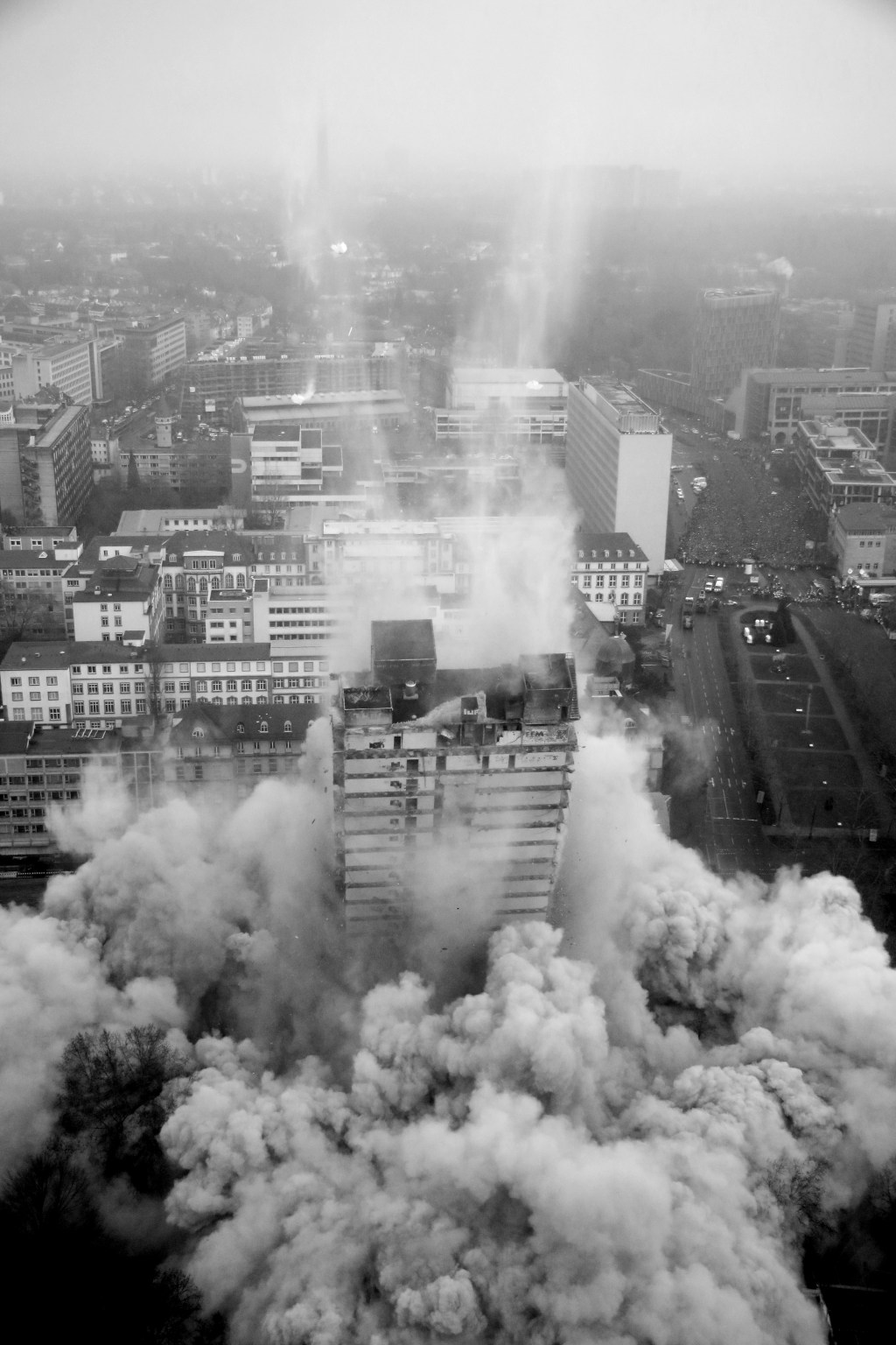 On n&rsquo;explose pas, on&nbsp;implose